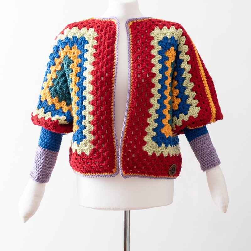 kardigan - wzór "granny square", ciemne kolory